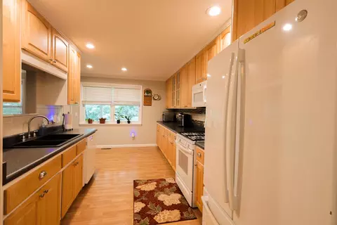 Kitchen - 684 Townsend Rd, Wideman, AR 72585 photo 1 of 2