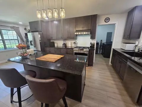 Kitchen - 1101 N Cedar, Searcy, AR 72143 photo 5 of 12