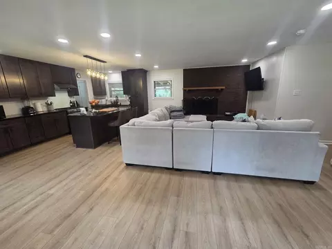 Living - 1101 N Cedar, Searcy, AR 72143 photo 5 of 5