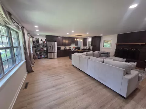 Living - 1101 N Cedar, Searcy, AR 72143 photo 2 of 5