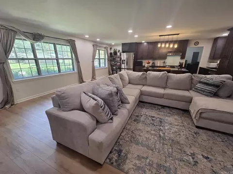 Living - 1101 N Cedar, Searcy, AR 72143 photo 4 of 5