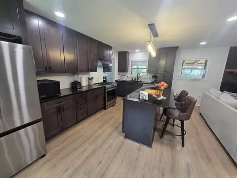 Kitchen - 1101 N Cedar, Searcy, AR 72143 photo 11 of 12