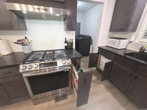 Kitchen - 1101 N Cedar, Searcy, AR 72143 photo 4 of 12