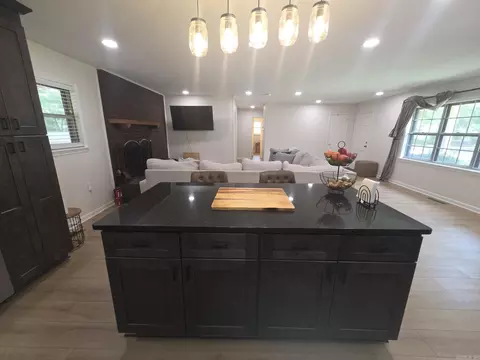 Kitchen - 1101 N Cedar, Searcy, AR 72143 photo 6 of 12