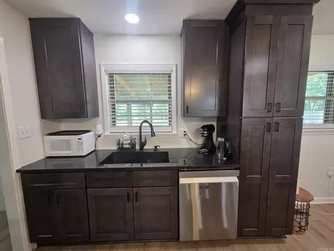 Kitchen - 1101 N Cedar, Searcy, AR 72143 photo 3 of 12