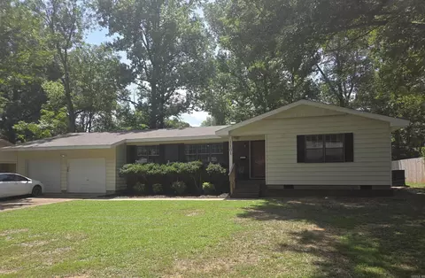 Exterior - 1101 N Cedar, Searcy, AR 72143 photo 7 of 11