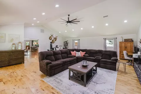 Living - 70 E Perry County Rd, Perry, AR 72125 photo 3 of 3