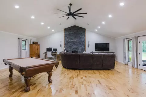 Living - 70 E Perry County Rd, Perry, AR 72125 photo 2 of 3