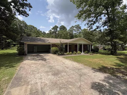 7905 N Pinewood Dr, Pine Bluff, AR 71603