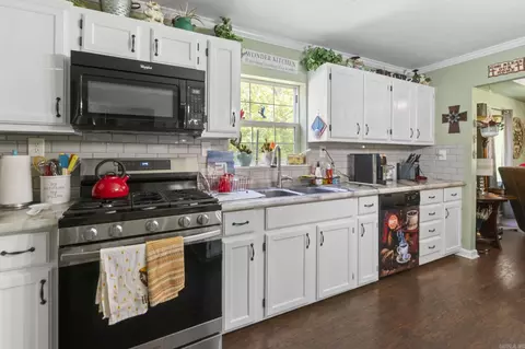 Kitchen - 16 Dam Rd, Mayflower, AR 72106 photo 4 of 5