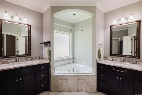 Bath - 3020 Olson Cir, Bryant, AR 72022 photo 1 of 5