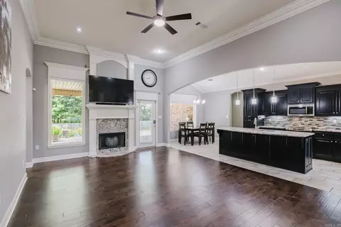 Living - 3020 Olson Cir, Bryant, AR 72022 photo 3 of 4