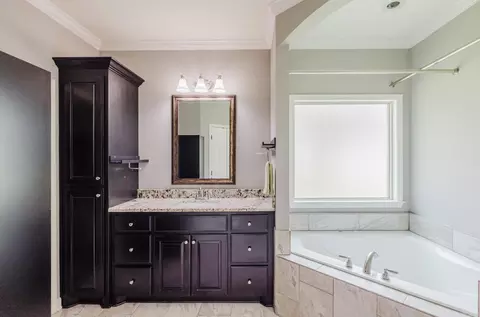 Bath - 3020 Olson Cir, Bryant, AR 72022 photo 2 of 5