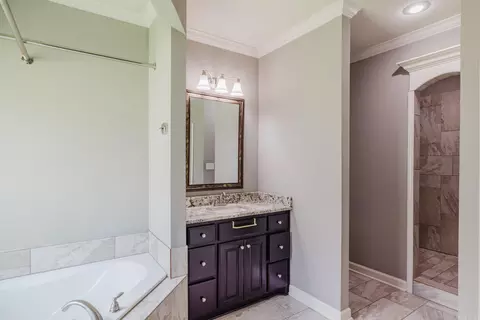 Bath - 3020 Olson Cir, Bryant, AR 72022 photo 3 of 5