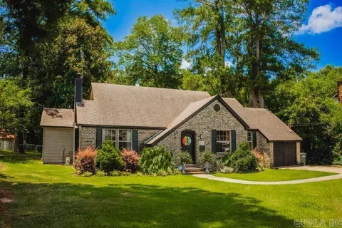 127 W Bolling St, Monticello, AR 71655