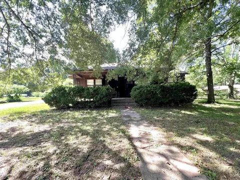 Exterior - 127 E Mill St, Malvern, AR 72104 photo 2 of 6