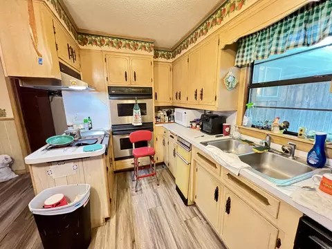 Kitchen - 127 E Mill St, Malvern, AR 72104 photo 2 of 3