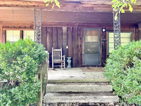 Exterior - 127 E Mill St, Malvern, AR 72104 photo 3 of 6