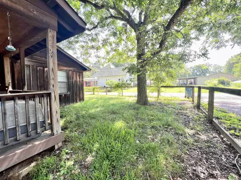 Exterior - 127 E Mill St, Malvern, AR 72104 photo 4 of 6