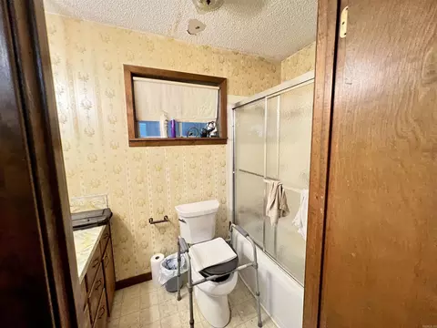 Bath - 127 E Mill St, Malvern, AR 72104 photo 2 of 2