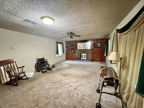 Living - 127 E Mill St, Malvern, AR 72104 photo 1 of 2