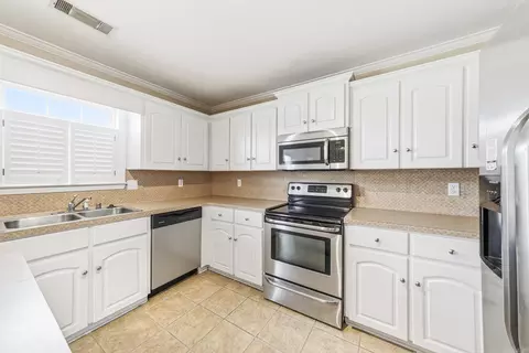 Kitchen - 7 Moonlight Cv, Ward, AR 72176 photo 2 of 5