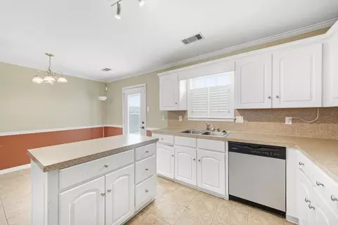 Kitchen - 7 Moonlight Cv, Ward, AR 72176 photo 3 of 5