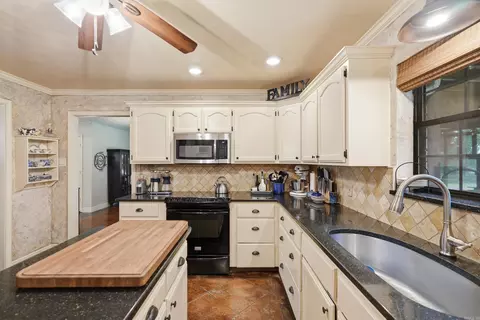 Kitchen - 2341 Hermes, Conway, AR 72032 photo 3 of 7
