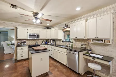 Kitchen - 2341 Hermes, Conway, AR 72032 photo 1 of 7