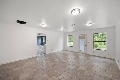 Living - 826 E 164 Hwy, Dover, AR 72837 photo 5 of 8