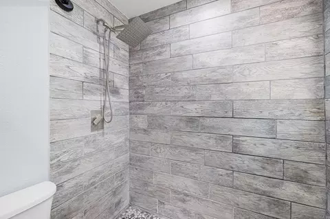 Bath - 516 Elm St, Cabot, AR 72023 photo 1 of 2