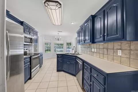 Kitchen - 18 Highplains Dr, Cabot, AR 72023 photo 4 of 6