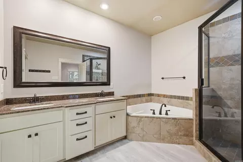 Bath - 3330 Nicklaus Dr, Conway, AR 72034 photo 3 of 5