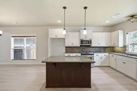 Kitchen - 3330 Nicklaus Dr, Conway, AR 72034 photo 2 of 5