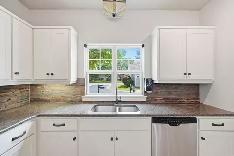 Kitchen - 3330 Nicklaus Dr, Conway, AR 72034 photo 4 of 5
