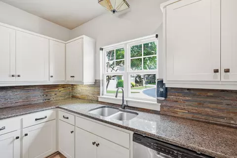 Kitchen - 3330 Nicklaus Dr, Conway, AR 72034 photo 3 of 5