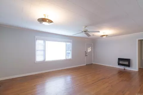 Living - 308 Mildred Ave, Trumann, AR 72472 photo 3 of 4