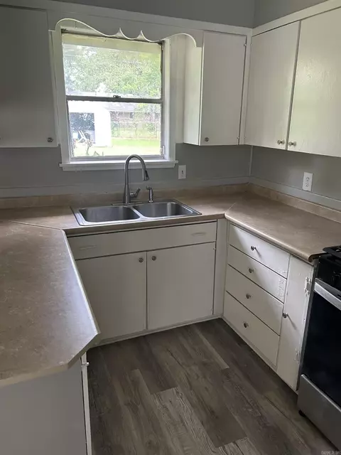 Kitchen - 1201 S Utah St, Pine Bluff, AR 71601 photo 2 of 5