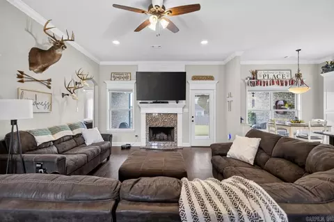 Living - 5022 Maple Leaf, Benton, AR 72019 photo 2 of 2