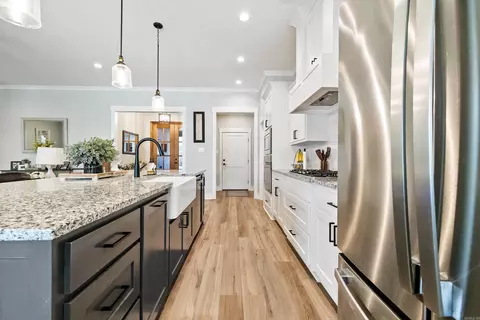 Entry Way - 2322 Bridgegate, Conway, AR 72034 photo 3 of 4
