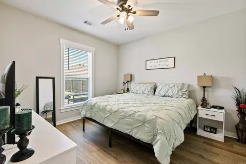 Bedroom - 2322 Bridgegate, Conway, AR 72034 photo 4 of 6