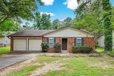 12621 Valleywood Dr, Little Rock, AR 72211