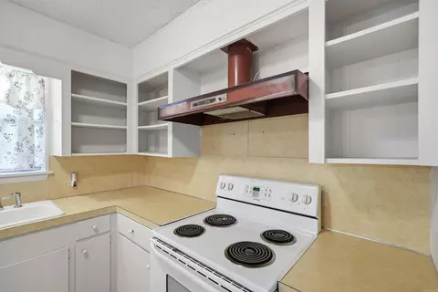 Kitchen - 2854 Lakeside Dr, Benton, AR 72019 photo 2 of 6