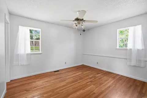 Bedroom - 2854 Lakeside Dr, Benton, AR 72019 photo 5 of 6