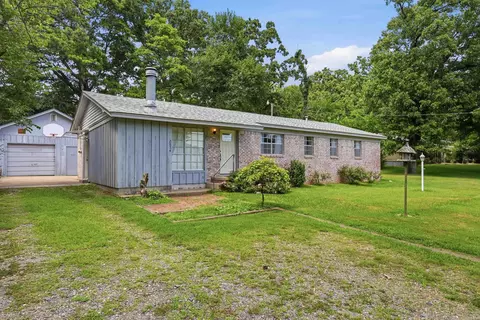 Exterior - 2854 Lakeside Dr, Benton, AR 72019 photo 2 of 11