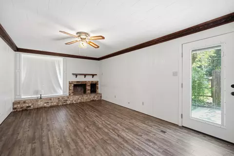 Living - 2854 Lakeside Dr, Benton, AR 72019 photo 5 of 7