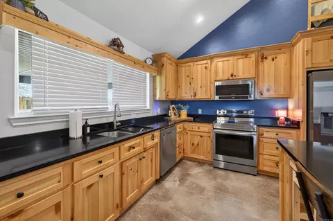 Kitchen - 170 Eagles Ln, Bismarck, AR 71929 photo 2 of 5