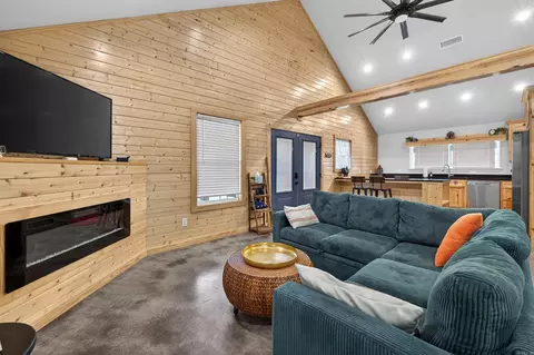 Living - 170 Eagles Ln, Bismarck, AR 71929 photo 2 of 3