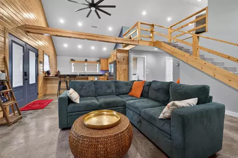 Living - 170 Eagles Ln, Bismarck, AR 71929 photo 1 of 3