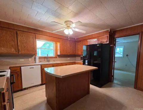 Kitchen - 293 Social Hill Loop, Malvern, AR 72104 photo 2 of 2